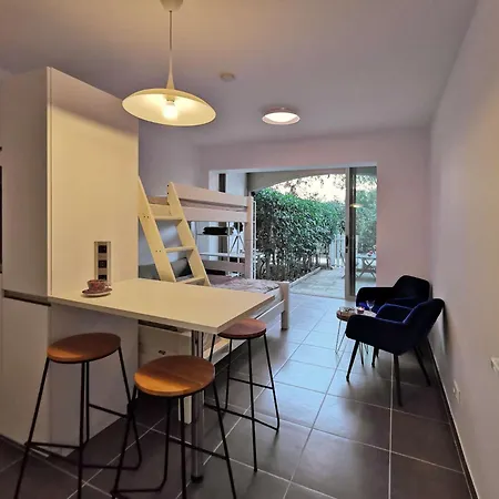 Jardin, Terrasse, Climatisation, A 5 Minutes A Pied Des Plages, Commerces Et Animations Appartement *