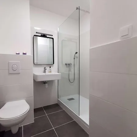 Appartement Jardin, Terrasse, Climatisation, A 5 Minutes A Pied Des Plages, Commerces Et Animations